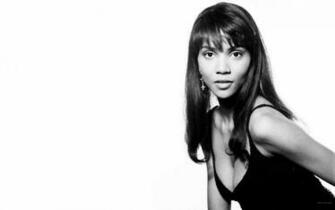 Previous Wallpaper Halle Berry Next