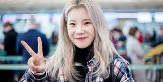 Momoland S Jooe Criticized For Excessively Photoshopping