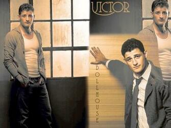 Victor Wallpaper Dollhouse