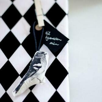 Harlequin Love Birds Wallpaper
