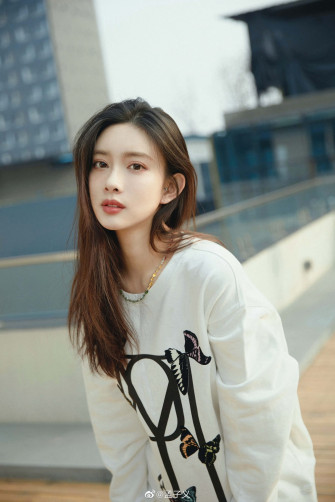 China Entertainment News Meng Ziyi Poses For Photo Shoot