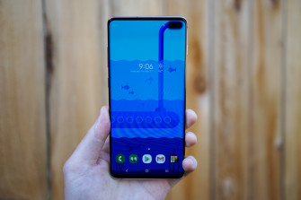 You Need These Wallpaper That Embrace Your Galaxy S10 Display Cutout