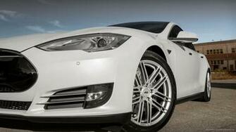 Aez Cliff Tesla Model S Headlights Screensaver For Kindle3 And Dx