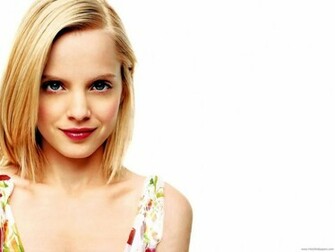 Mena Suvari Wallpaper Just Good Vibe