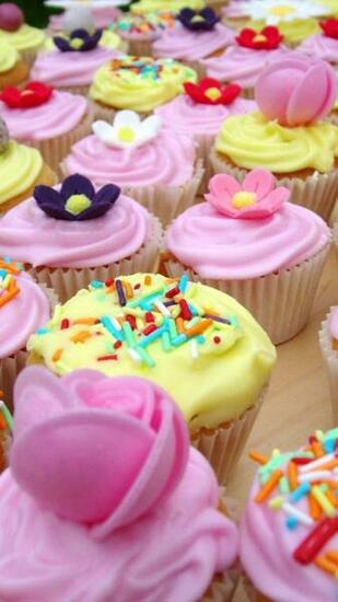 Food Pink Cream Cupcake HD Wallpaper Desktop Background