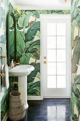 This Is How A Designer Makes Tiny Bathroom Look Luxe In