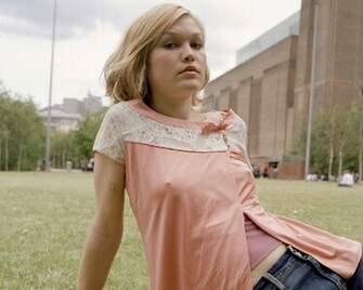Julia Stiles Wallpaper