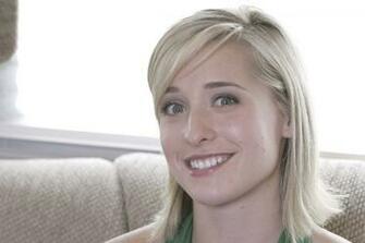 Allison Mack Smile HD Wallpaper Wallpapermine