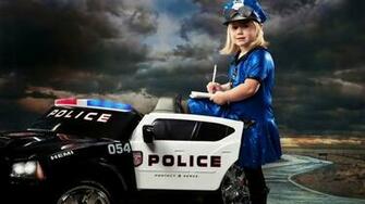 Police Women Funny Cars Wallpaper