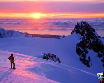 Mountaineering Wallpaper HD