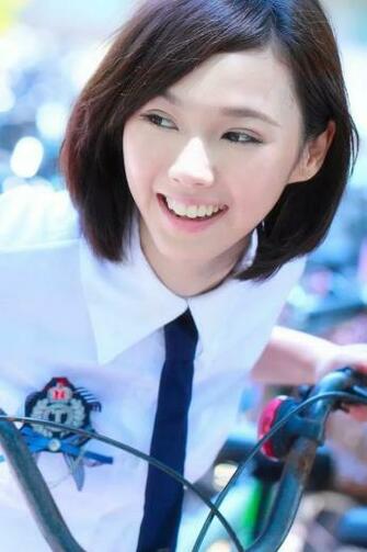 Smile Girl iPhone 4s Wallpaper iPad