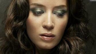 Emily Blunt Full HD Widescreen Wallpaper For