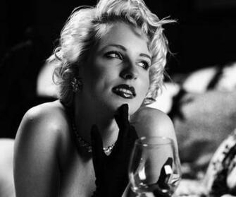 Classic Hollywood Wallpaper Old Charm Stylish