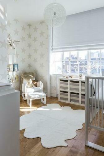 Wallpaper Sissy And Marley Nursery