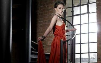 Lara Pulver Wallpaper Celebrity