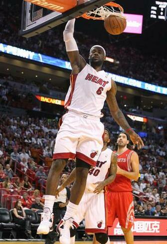 Lebron James Heat Dunking