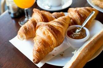 Croissant HD Wallpaper