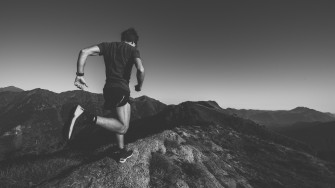 Wallpaper 4k Athlete Running Mountains Bw