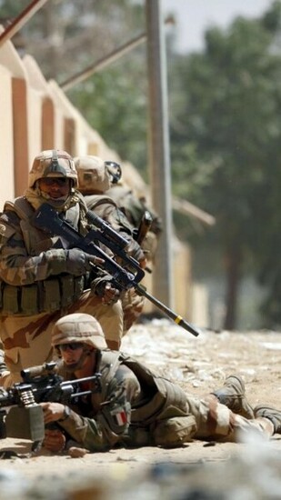 Africa Close Quarters Famas Fran Ais French Wallpaper