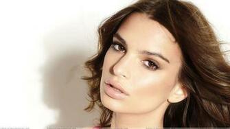 Emily Ratajkowski Pics High Definition Widescreen Wallpaper