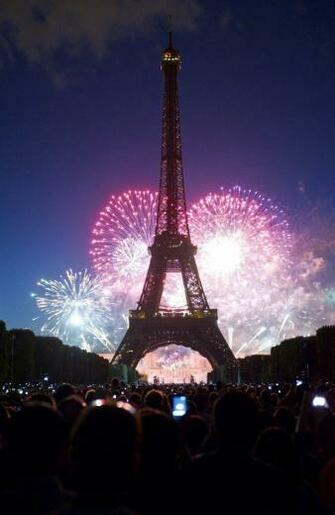 Michelle Ford On Dreaming Of Paris Wallpaper