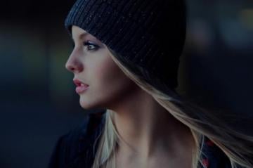Beautiful Girl Side Face Look Portrait HD