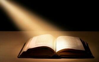 Wallpapereek Comholy Book Wallpaper