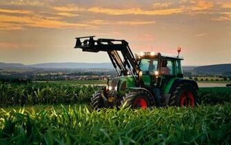 Farm Tractor Wallpaper Screenshot