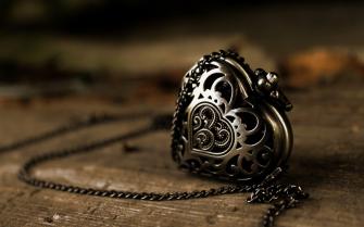 Heart Pendant On A Wooden Table HD Wallpaper