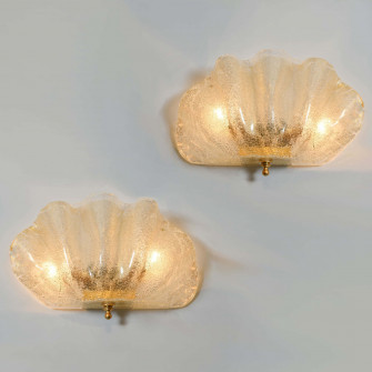 A Pristine Clam Shell On The Rocky Beach Wallpaper