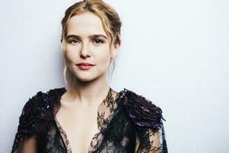 Zoey Deutch Wallpaper Background