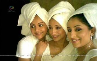 Three Sisters Preeto Ishmeet And Baani Sodi Wallpaper Size