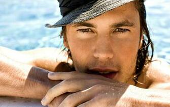 Taylor Wallpaper Kitsch