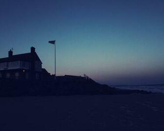 Beach House At Night Desktop Pc And Mac Wallpaper