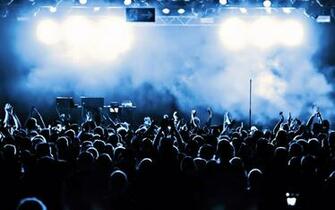 The Rock Band Concert Crowds Tablet Phone Wallpaper Background Album