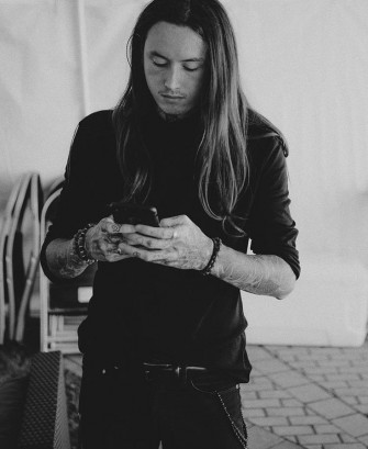 Noah Sebastian Bad Omens Scrolller