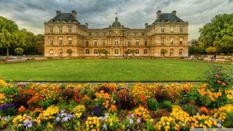 Gardens In Paris Wallpaper