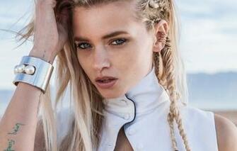 Wallpaper Look Girl Face Model Blonde Braids Bracelet Abbey