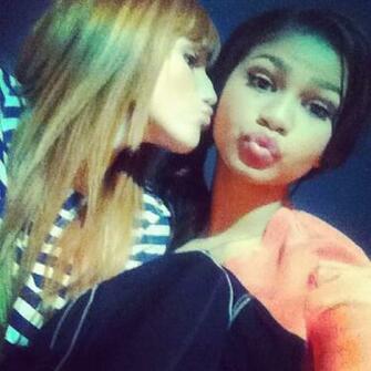 Zendaya Coleman And Bella Thorne Kissing On The Lips Image Pictures