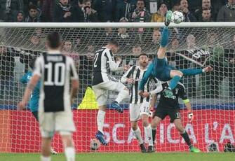 Zlat That Ibrahimovic Trolls Cristiano Ronaldo Over