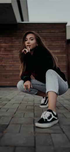 Supreme Attitude iPhone X Wallpaper Girls