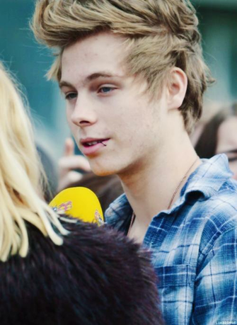 Luke Hemmings Image Wallpaper And Background Photos