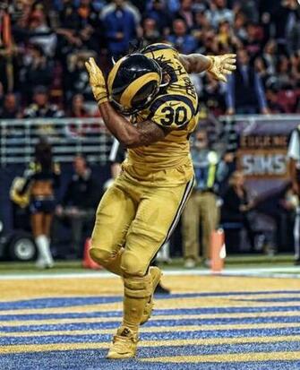 Todd Gurley Rb La Rams Between The Hedges