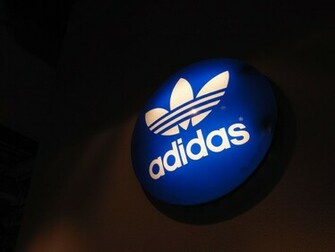 Papel De Parede Adidas Marca Famosa Wallpaper Para No