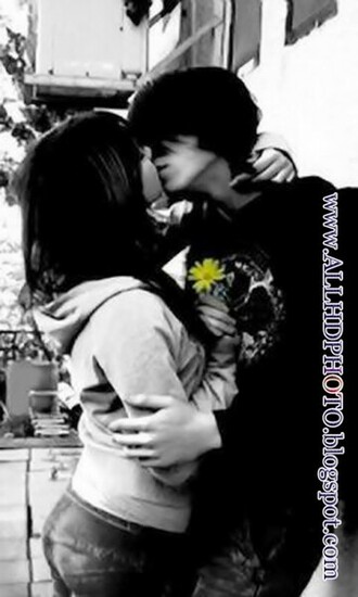 Kiss Hug Love Wallpaper New