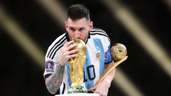 Lionel Messi Trophy Kiss Fifa World Cup 4k Wallpaper iPhone