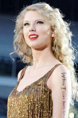 Taylor Swift HD Wallpaper For iPhone