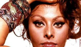 Sophia Loren On Stage Wallpaper Lisisoft