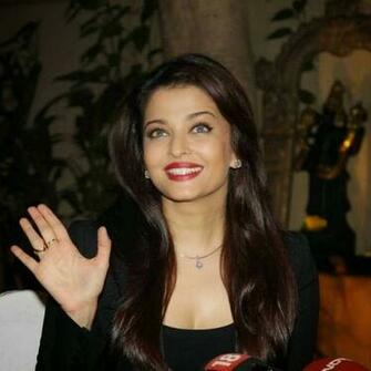 Actress Aishwarya Rai Bachan In Black Suit And Pant Pictures