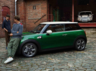 Mini Green Aesthetic On Cobblestone 1p8zldulem0ddfu4 Wallpaper